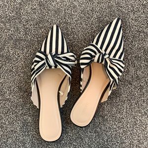 Pointy Striped bow slides size 8